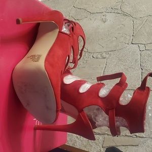 Shoe Dazzle red Rosselyn heels
